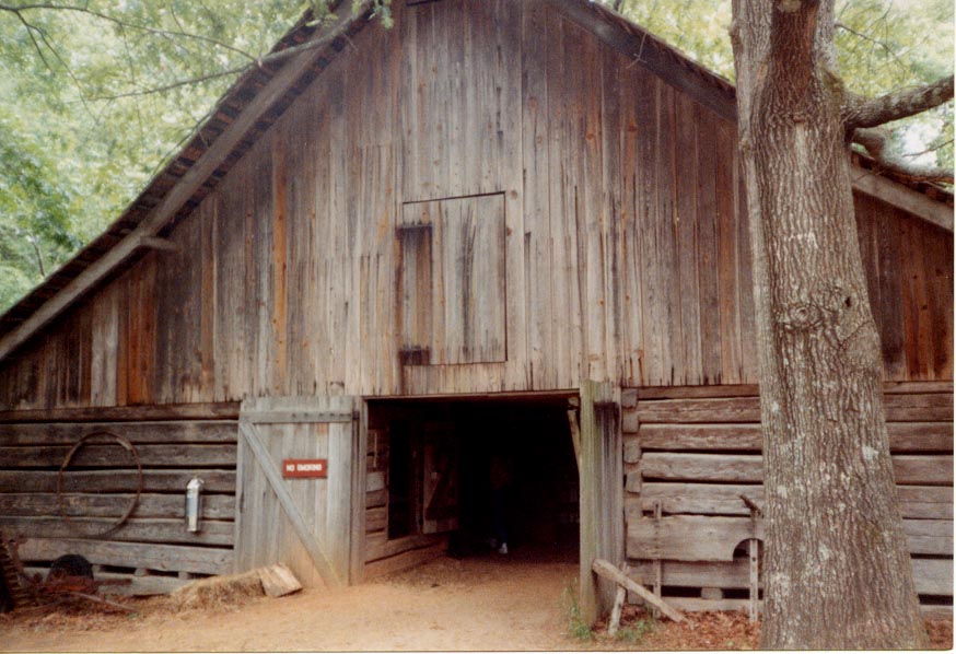 Barn.jpg (141305 bytes)