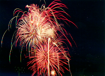 fireworks2.jpg (158883 bytes)